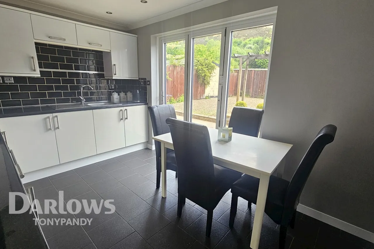 Grove House Court, Pontygwaith, CF43, photo 4