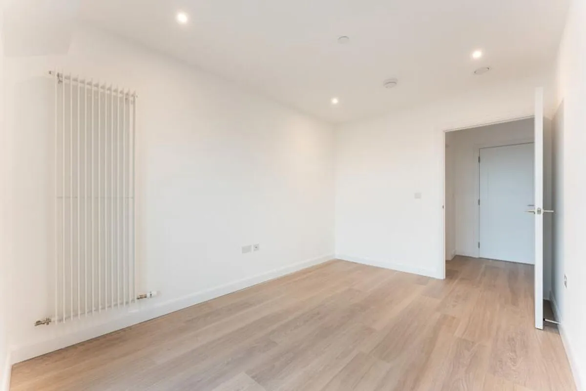 Seagull Lane, London, E16, photo 10