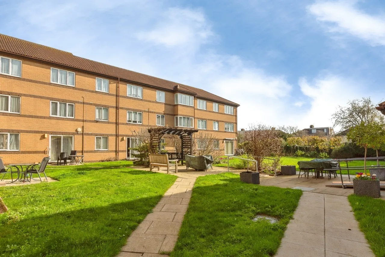 Limewood Court, Beehive Lane, Ilford, IG4, photo 13