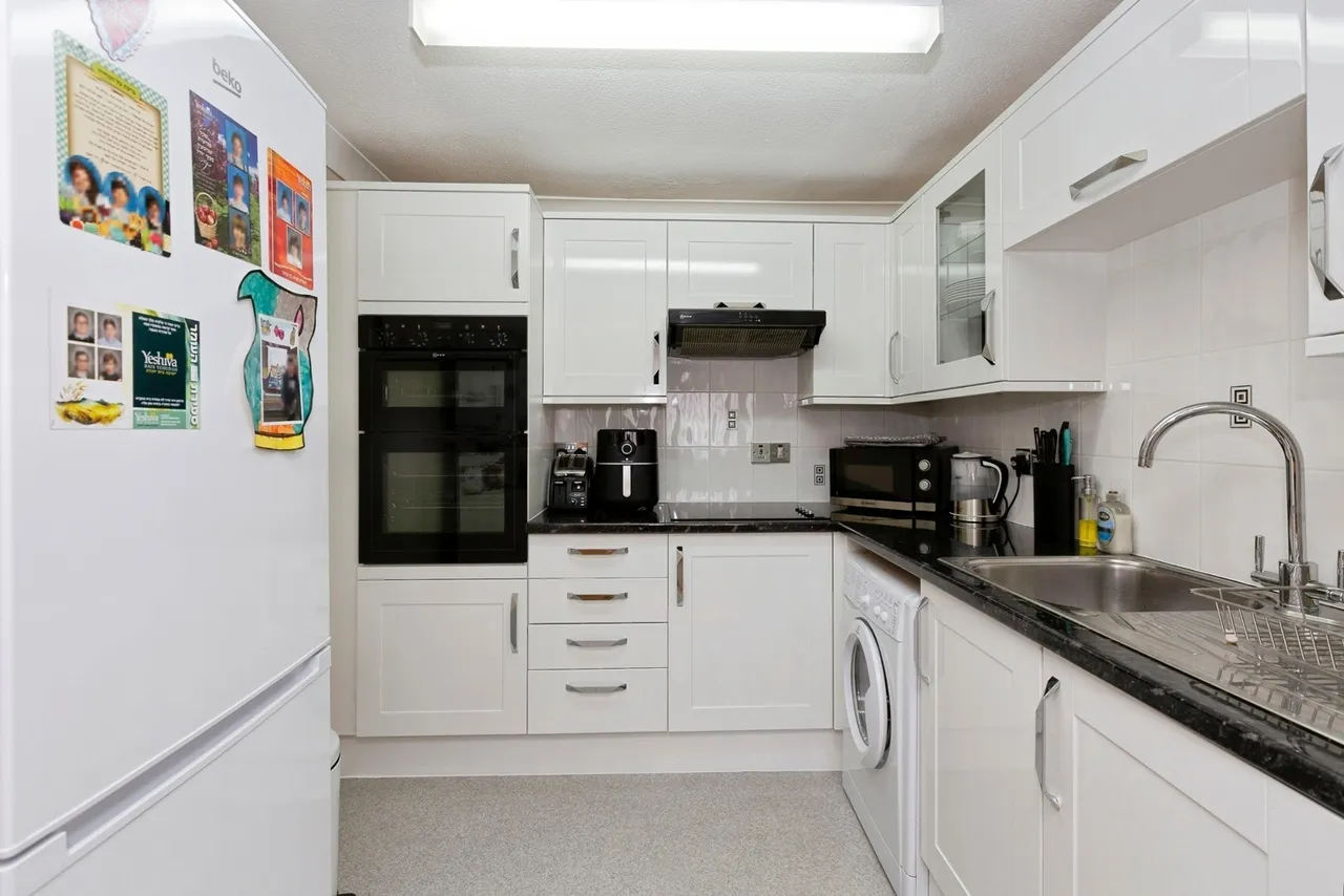 Limewood Court, Beehive Lane, Ilford, IG4, photo 7