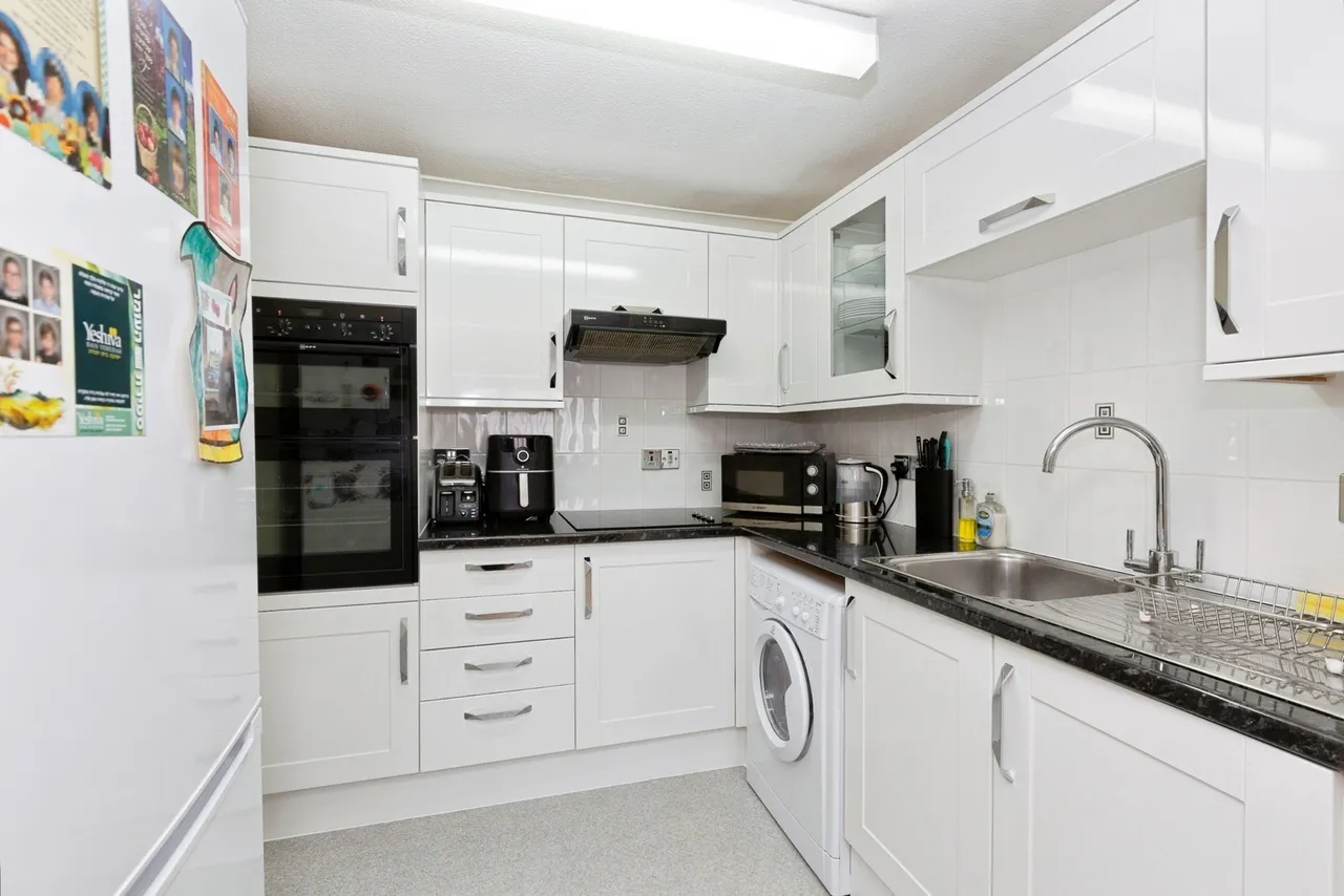 Limewood Court, Beehive Lane, Ilford, IG4, photo 5