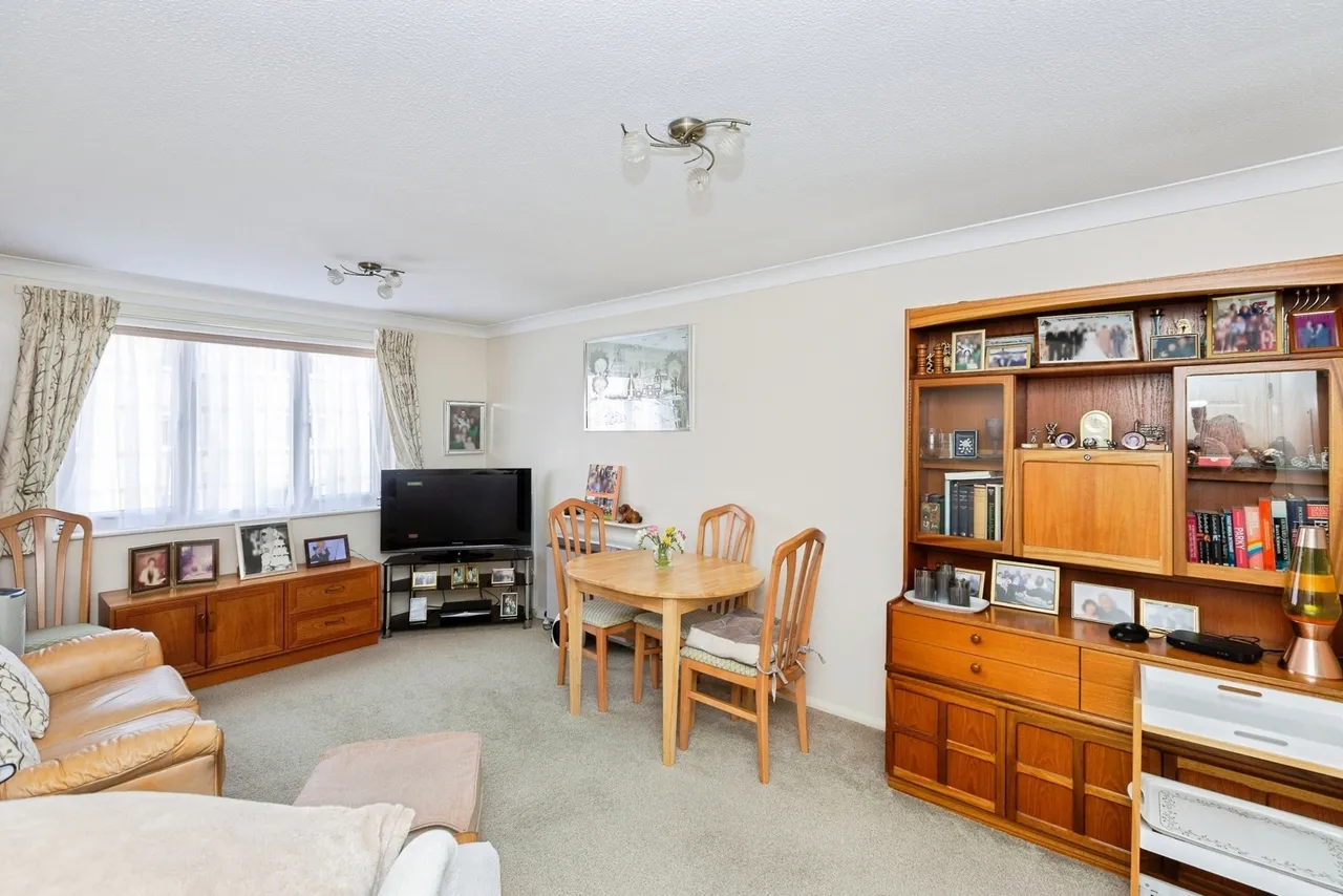 Limewood Court, Beehive Lane, Ilford, IG4, photo 4