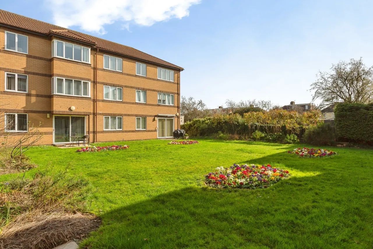 Limewood Court, Beehive Lane, Ilford, IG4, photo 14