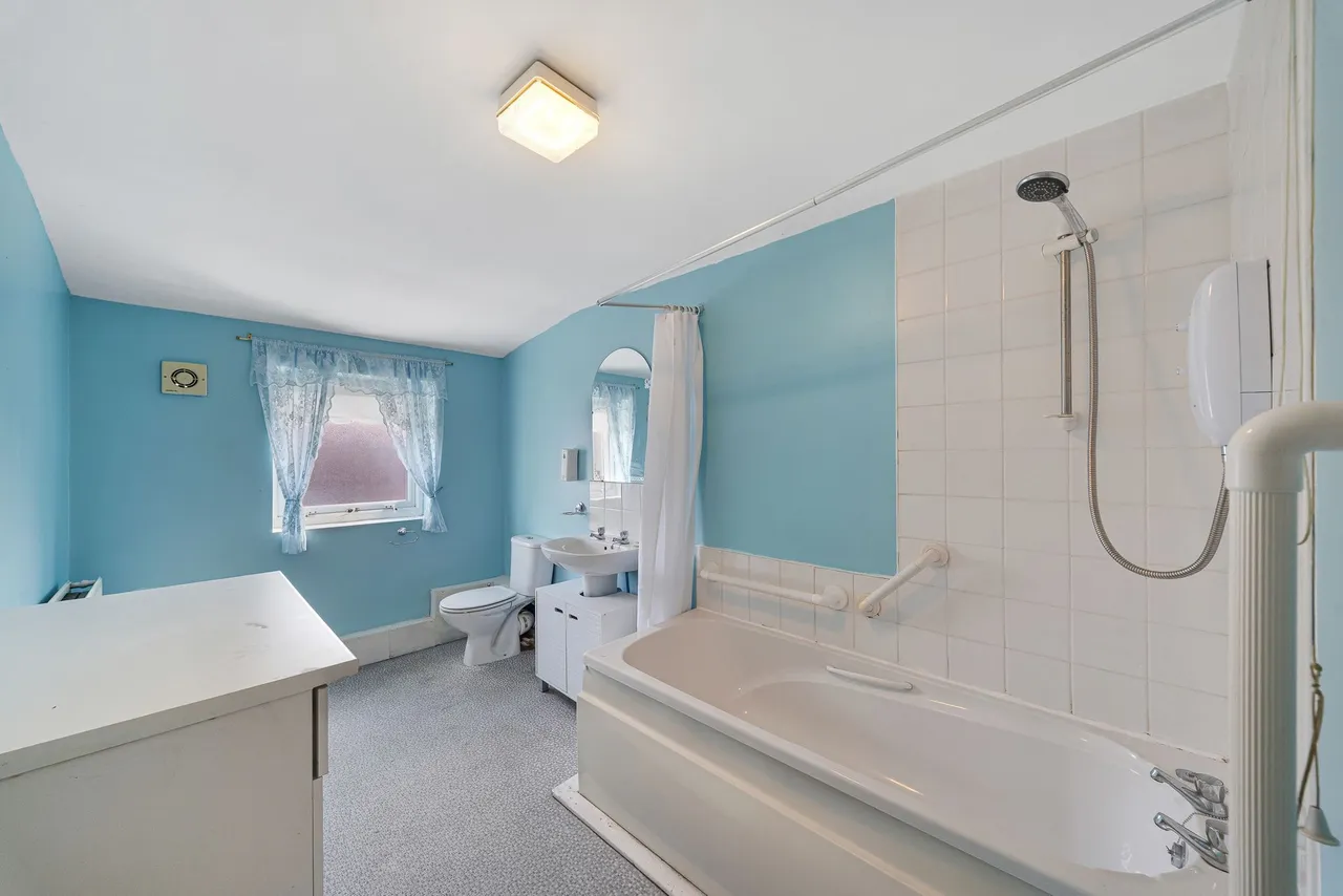 Warrington Road, Widnes, WA8 0AT, photo 9