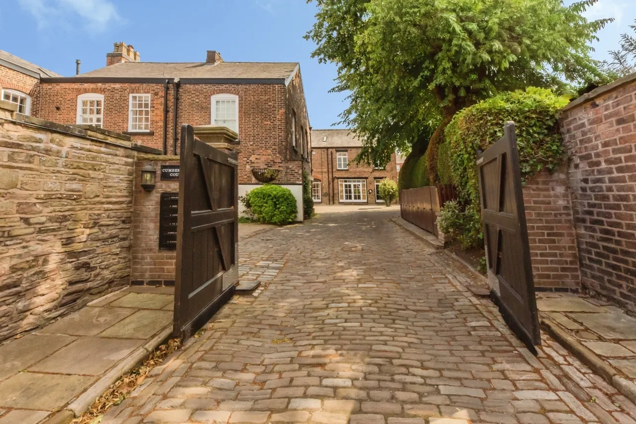 2 bed barn conversion for sale — Cumberland Street, Macclesfield, Cheshire, SK10