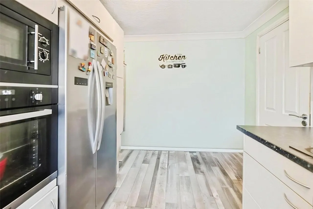 Warren Drive, Basildon, Essex, SS14, photo 5
