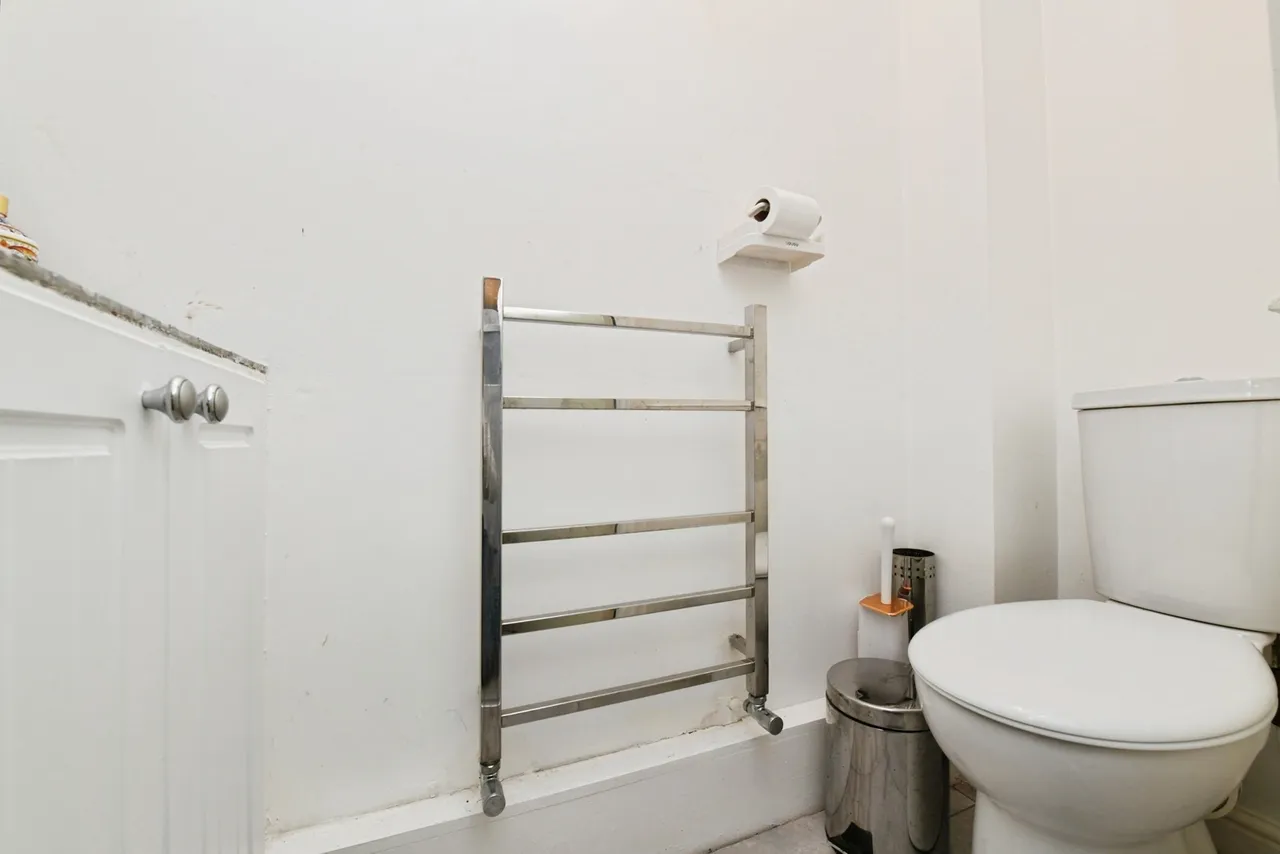 Warren Drive, Basildon, Essex, SS14, photo 8