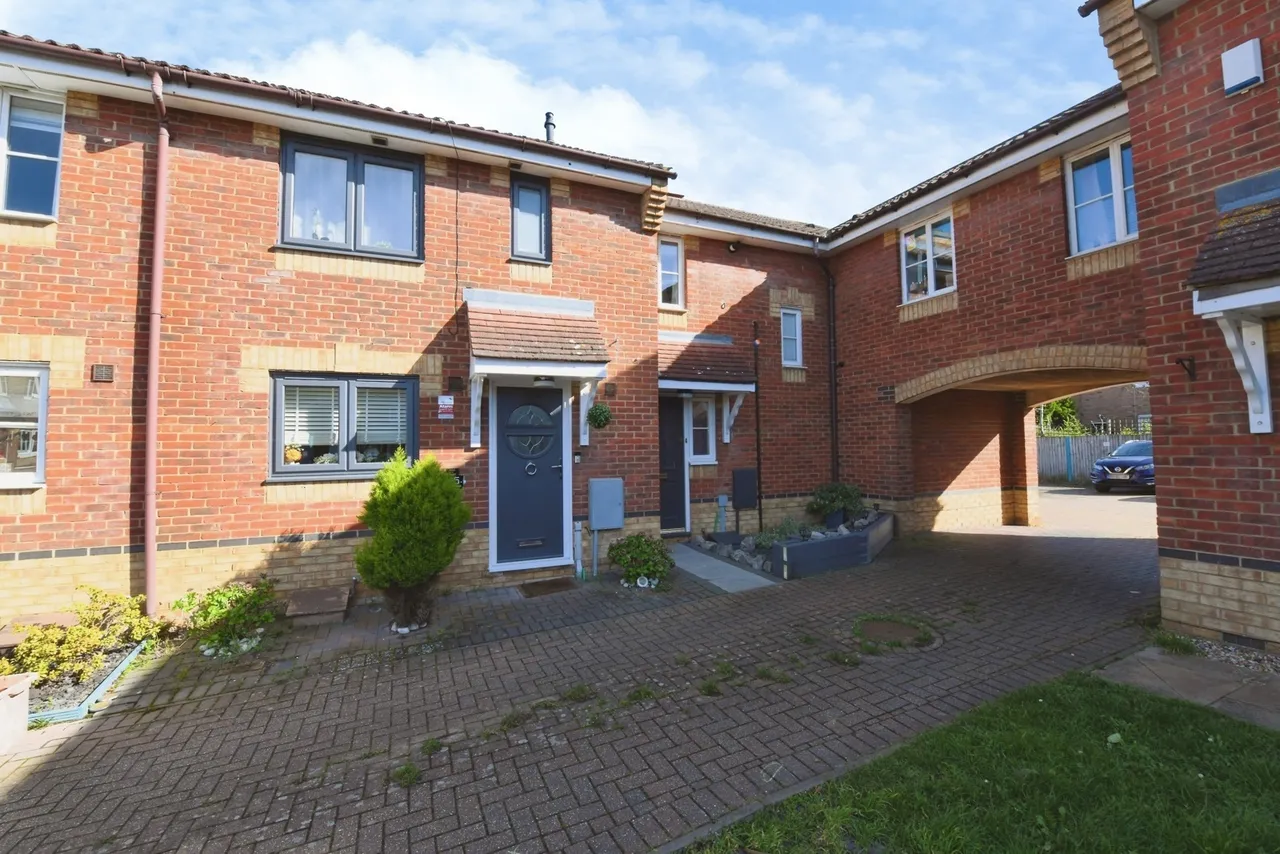 3 bed house for sale — Warren Drive, Basildon, Essex, SS14