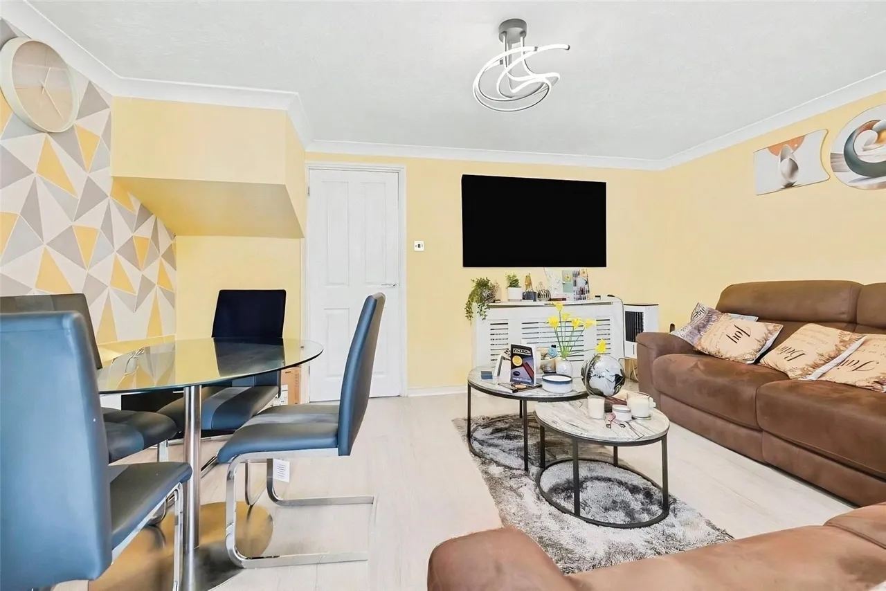 Warren Drive, Basildon, Essex, SS14, photo 2