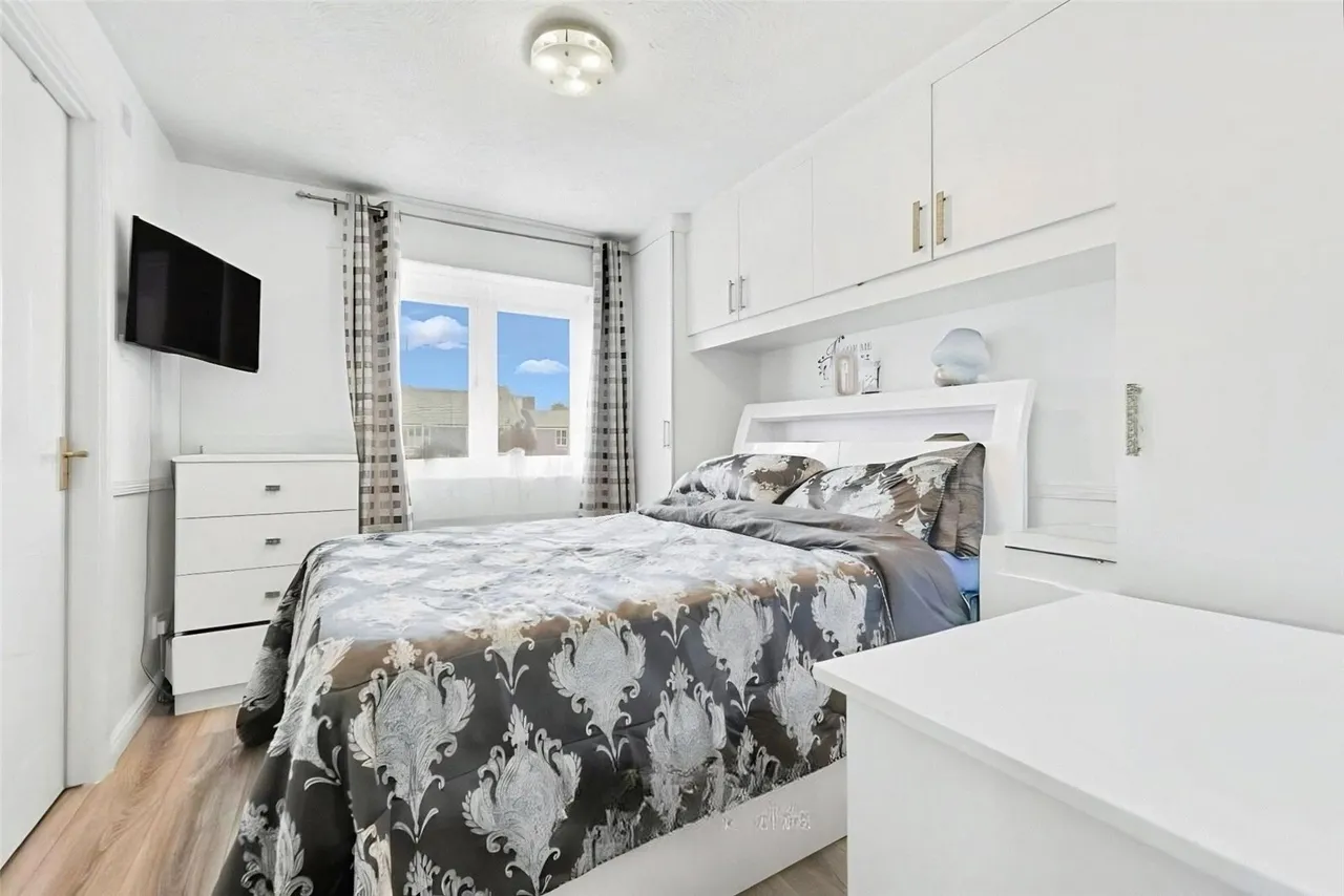 Warren Drive, Basildon, Essex, SS14, photo 10