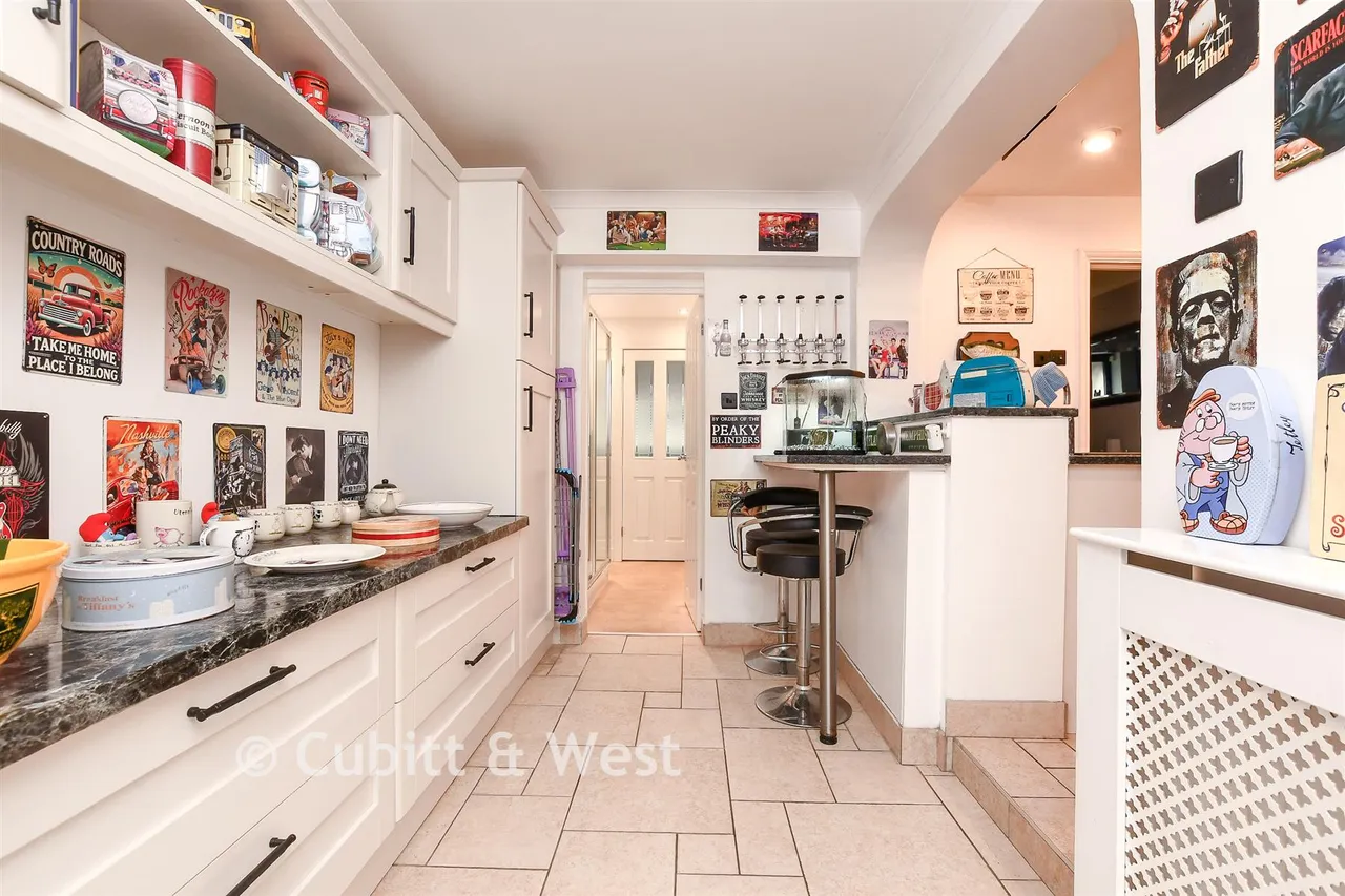 Nutfield Road, Merstham, RH1, photo 12