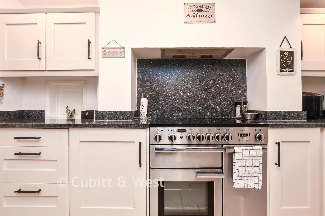 Nutfield Road, Merstham, RH1, photo 10