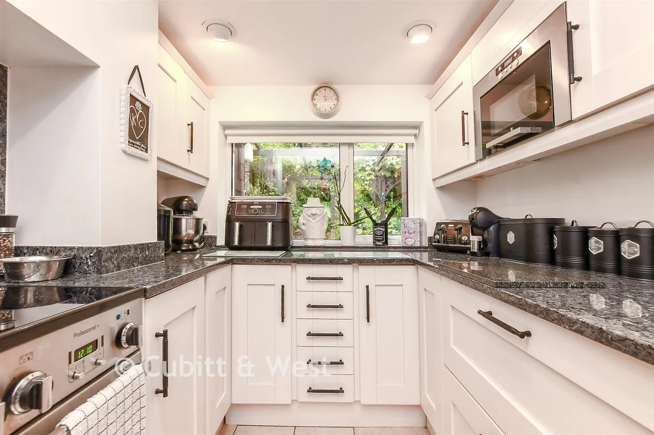 Nutfield Road, Merstham, RH1, photo 9
