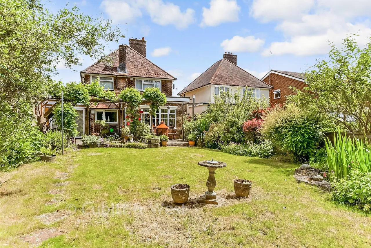 Nutfield Road, Merstham, RH1, photo 2