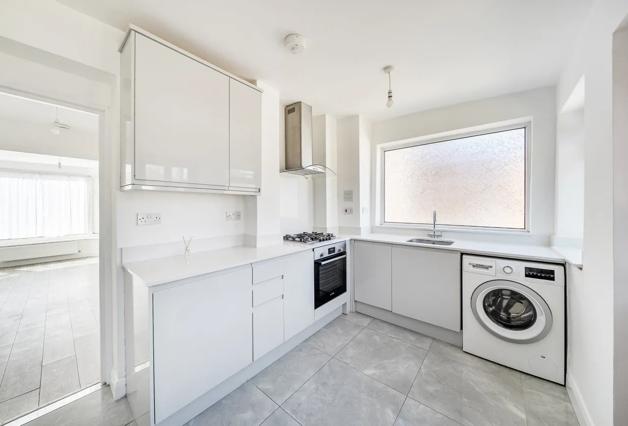 Calder Gardens, Edgware, HA8 5PT, photo 4
