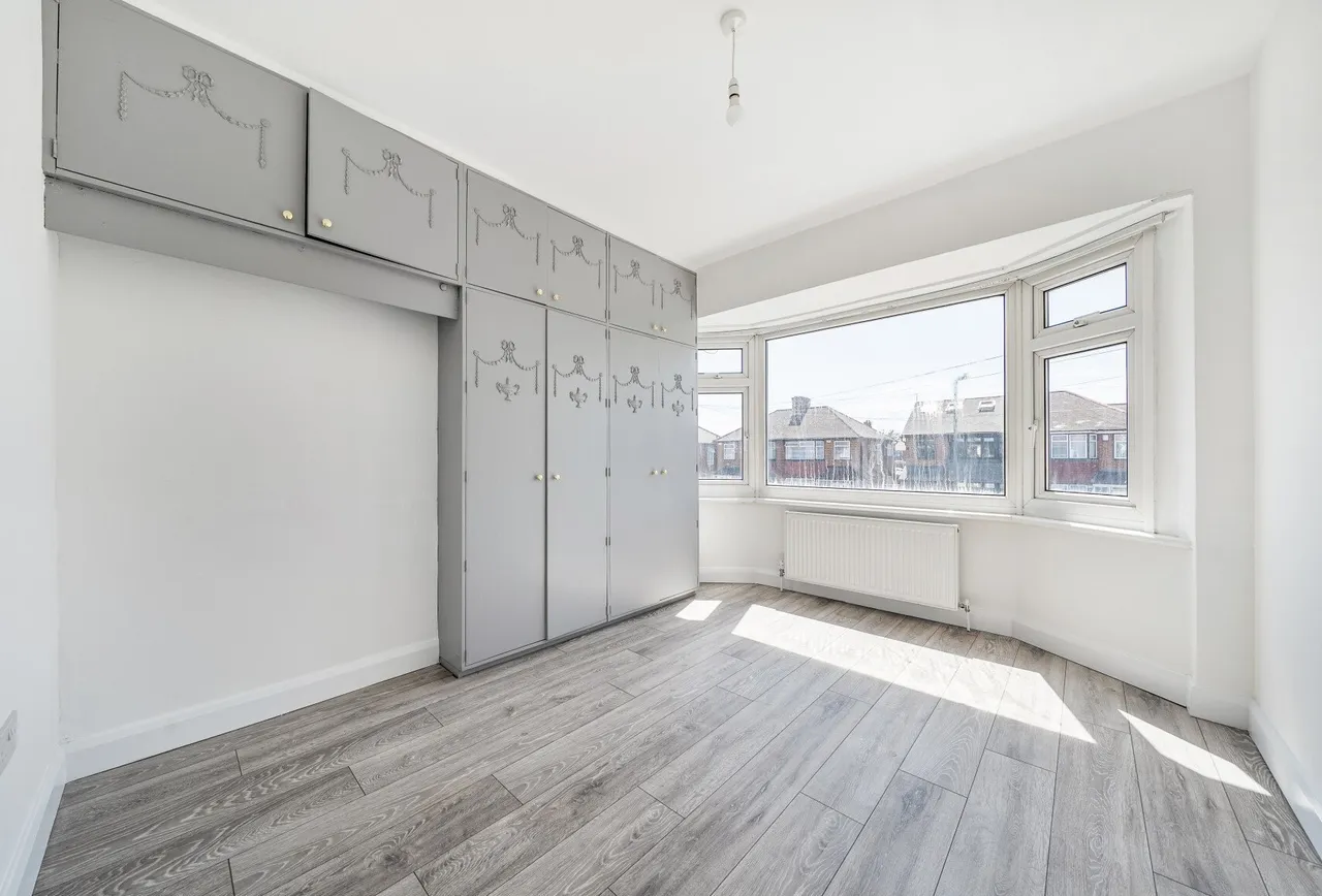Calder Gardens, Edgware, HA8 5PT, photo 2