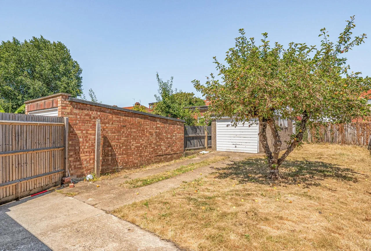 Calder Gardens, Edgware, HA8 5PT, photo 3