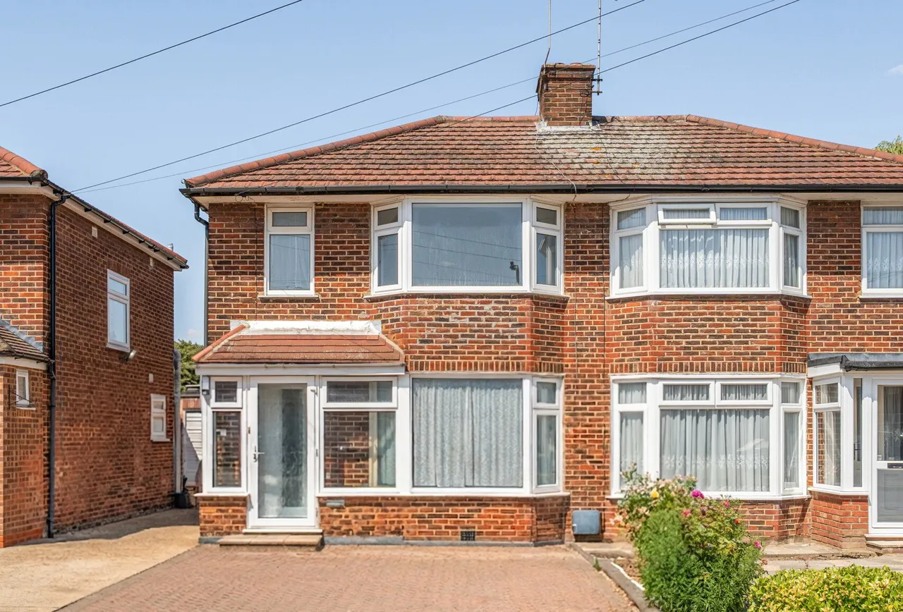 3 bed house for sale — Calder Gardens, Edgware, HA8 5PT