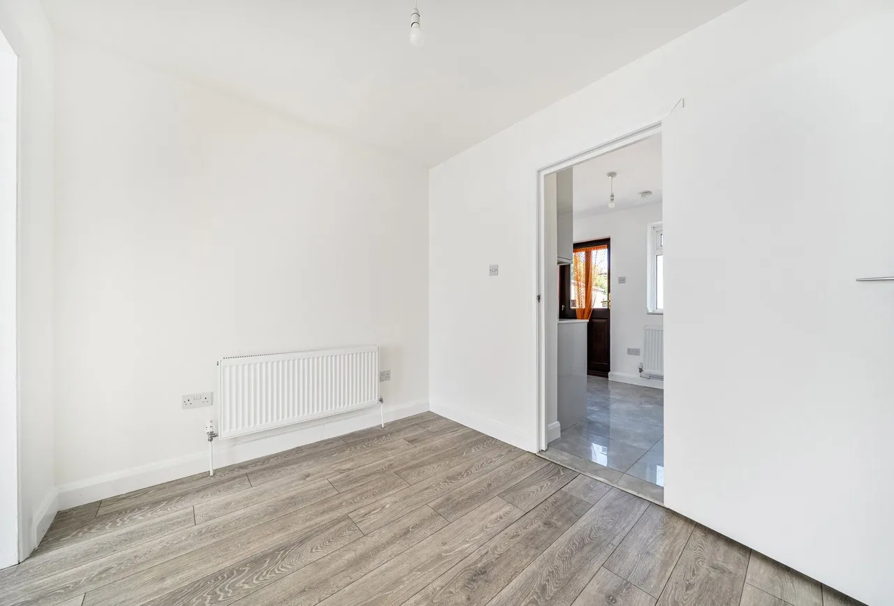 Calder Gardens, Edgware, HA8 5PT, photo 6