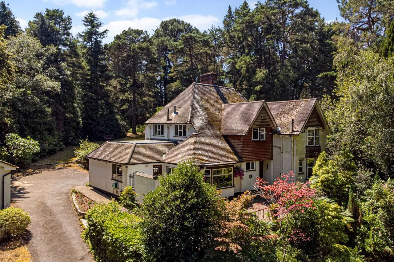 5 bed house for sale — Martello Road, Branksome Park, Poole, Dorset, BH13 7DH