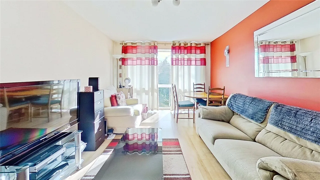 Chaplaincy Gardens, Hornchurch, RM11, photo 4