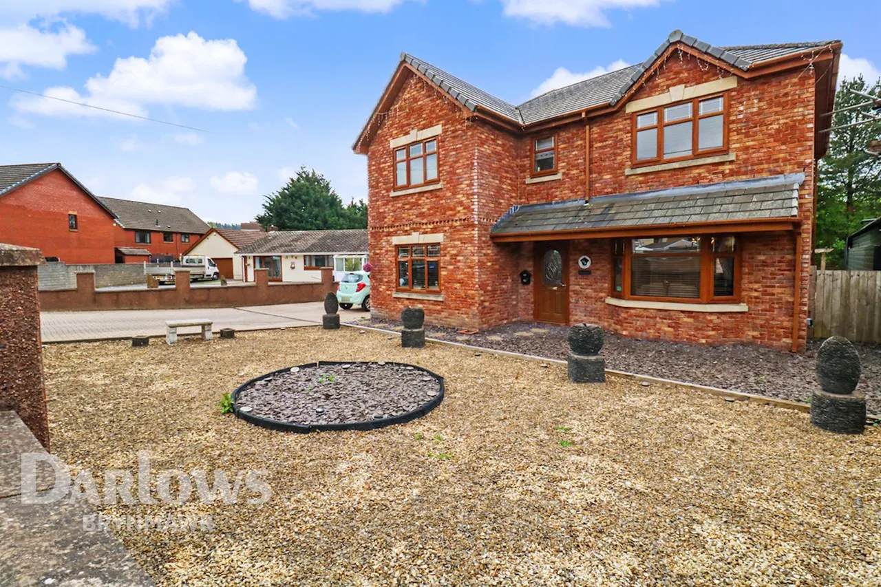 4 bed house for sale, Railway View, Tredegar
