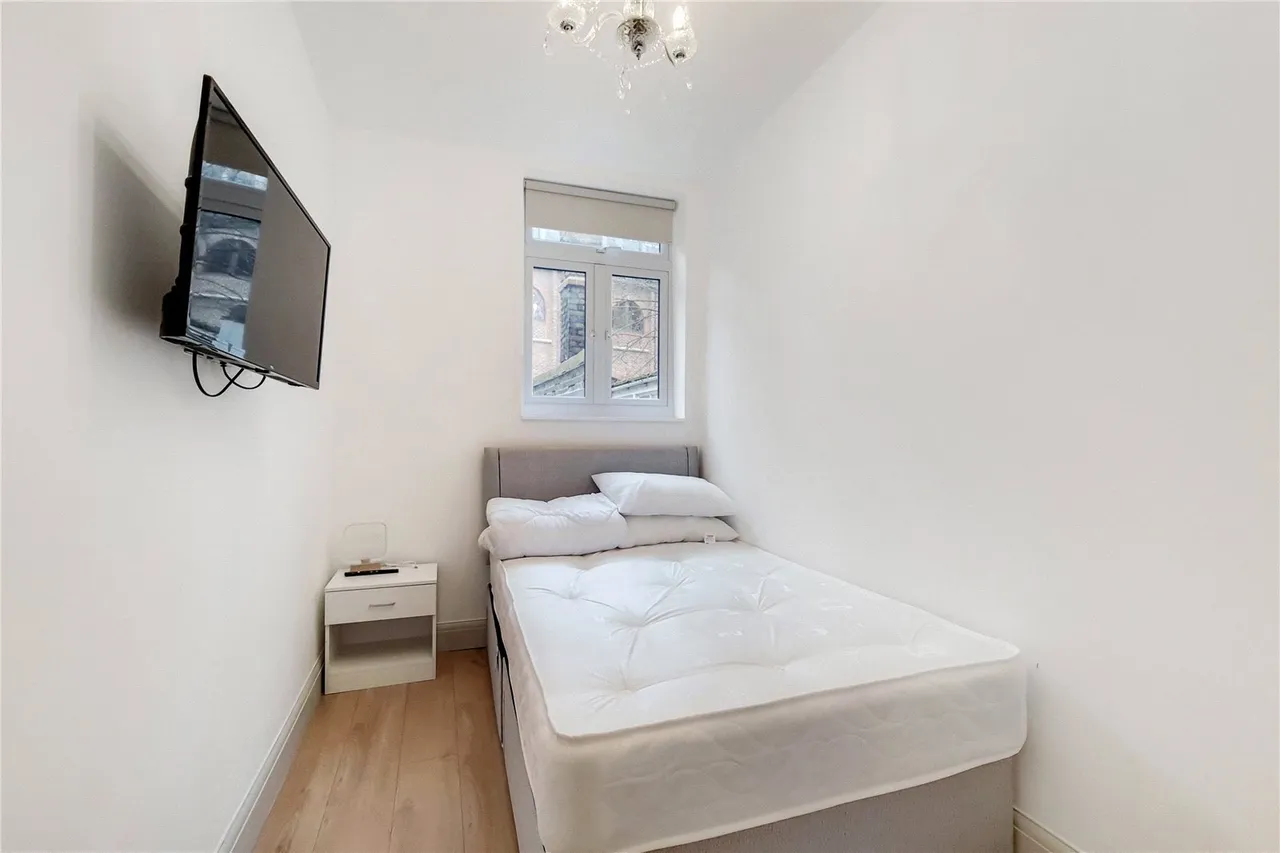 Upper Richmond Road, London, SW15, photo 9