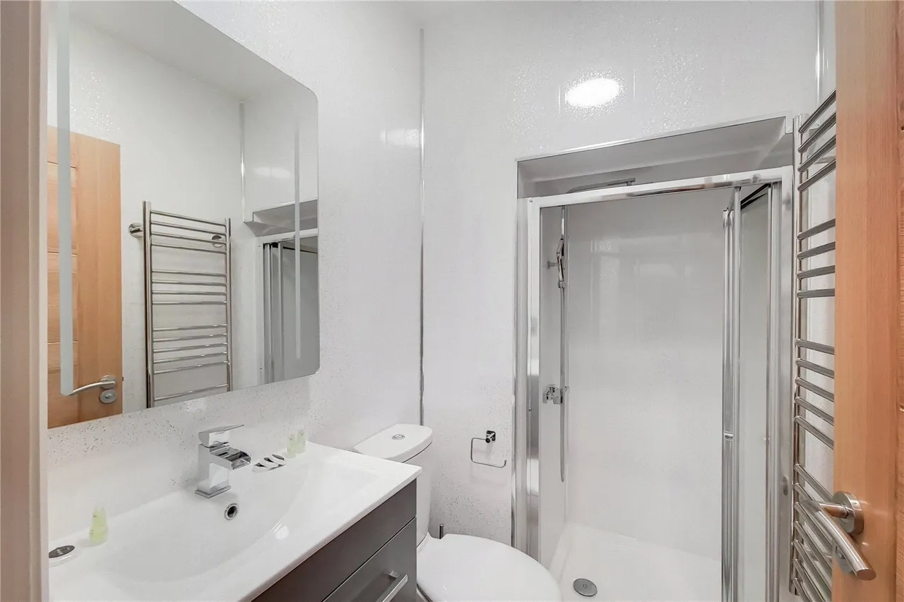 Upper Richmond Road, London, SW15, photo 6