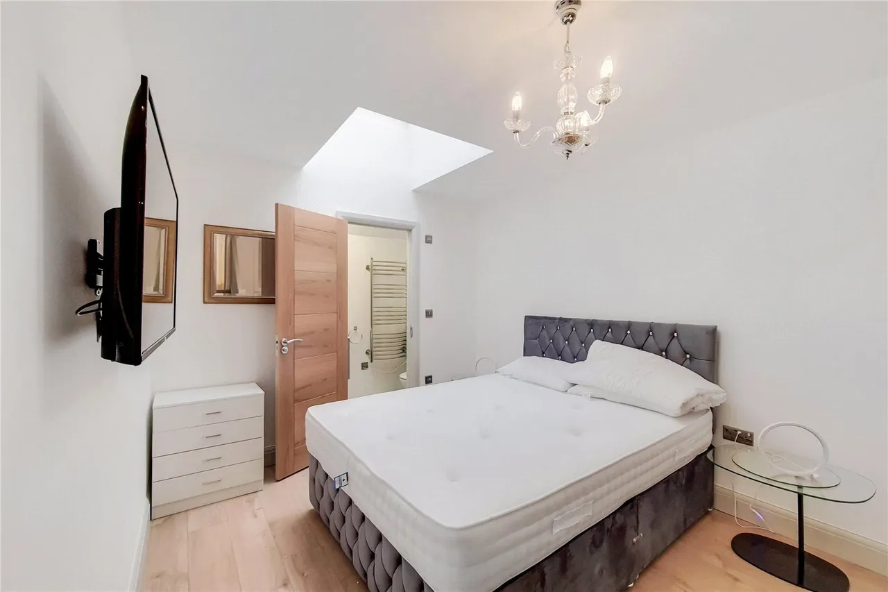 Upper Richmond Road, London, SW15, photo 10
