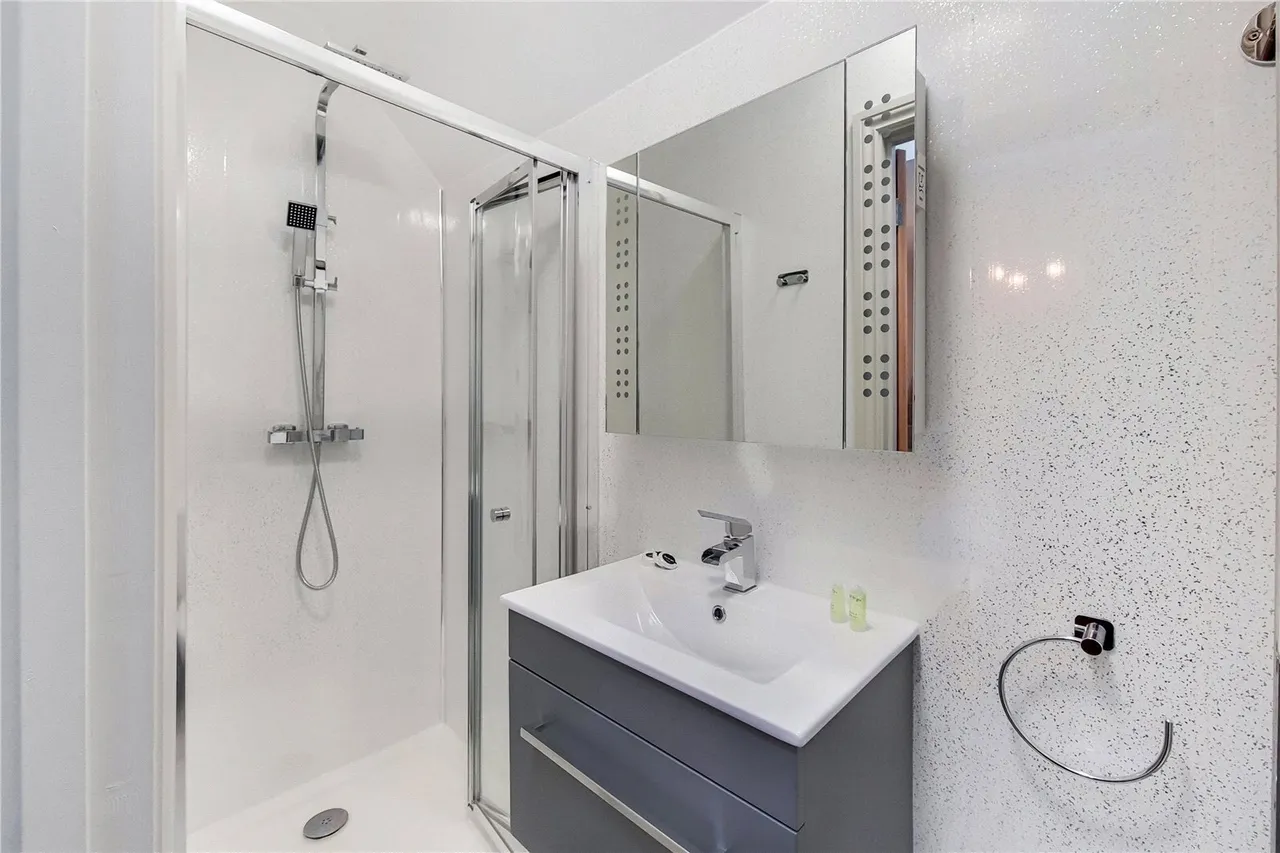 Upper Richmond Road, London, SW15, photo 7
