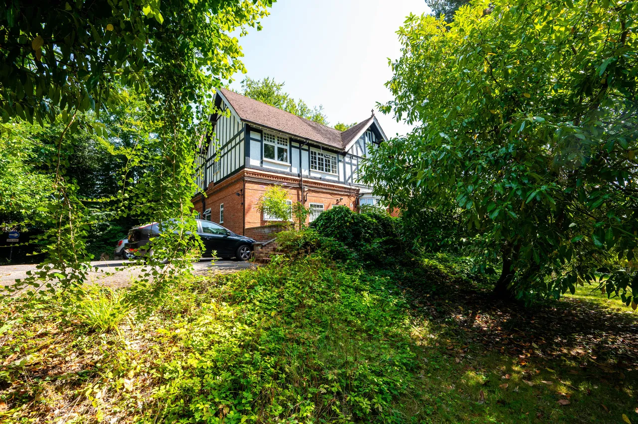 6 Wych Hill House, Wych Hill Rise, Woking, photo 6