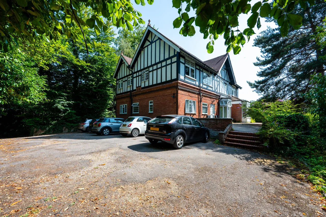 1 bed flat for sale — 6 Wych Hill House, Wych Hill Rise, Woking