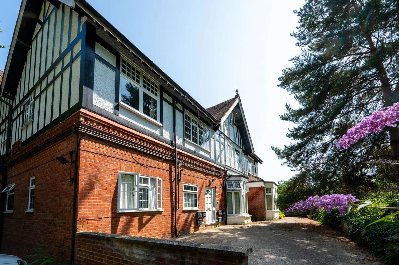 6 Wych Hill House, Wych Hill Rise, Woking, photo 7