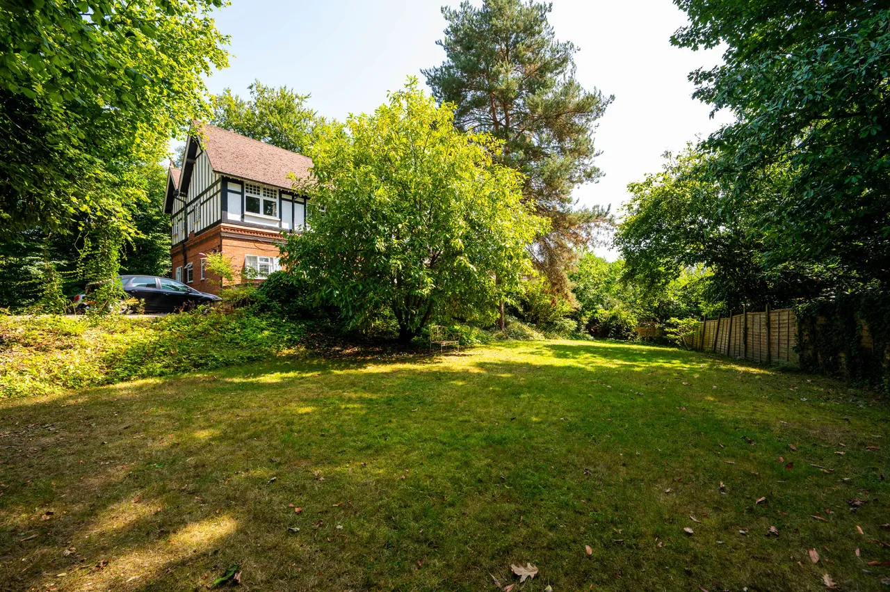 6 Wych Hill House, Wych Hill Rise, Woking, photo 5