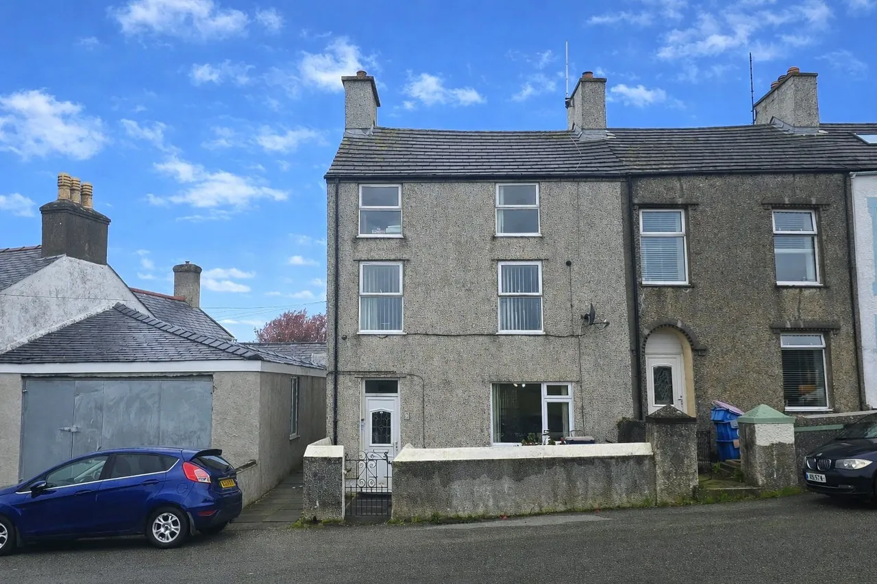 6 bed house for sale, Porthyfelin, Holyhead, LL65