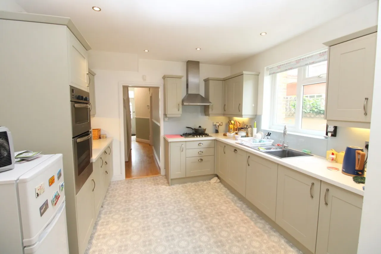 Clarendon Road, Ashford, TW15, photo 5