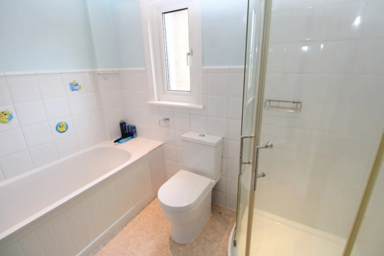 Clarendon Road, Ashford, TW15, photo 13