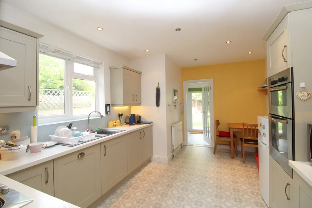 Clarendon Road, Ashford, TW15, photo 9