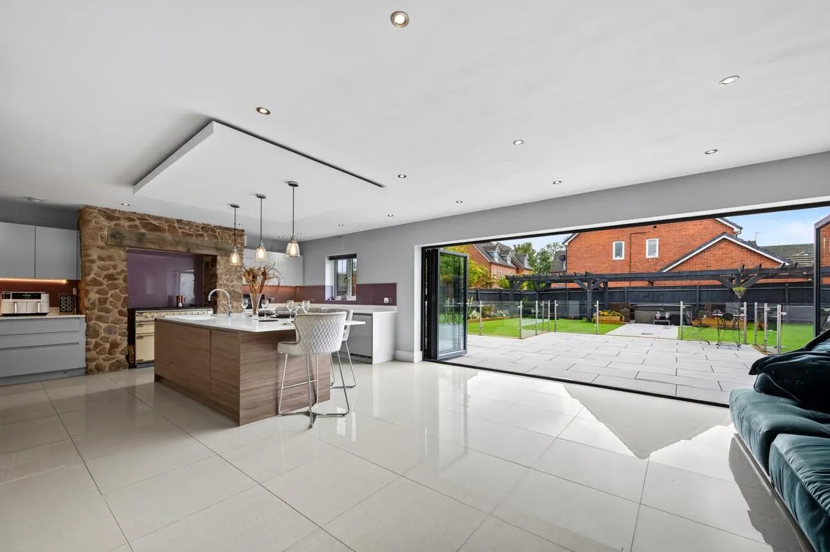 Sketchley Road, Burbage, LE10, photo 8