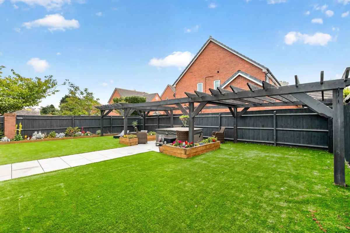 Sketchley Road, Burbage, LE10, photo 31