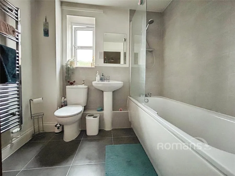 Carter Court, Hook, RG27, photo 4