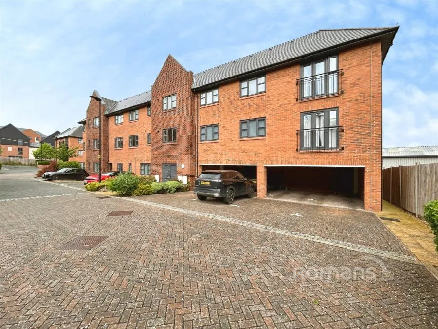 Carter Court, Hook, RG27, photo 8