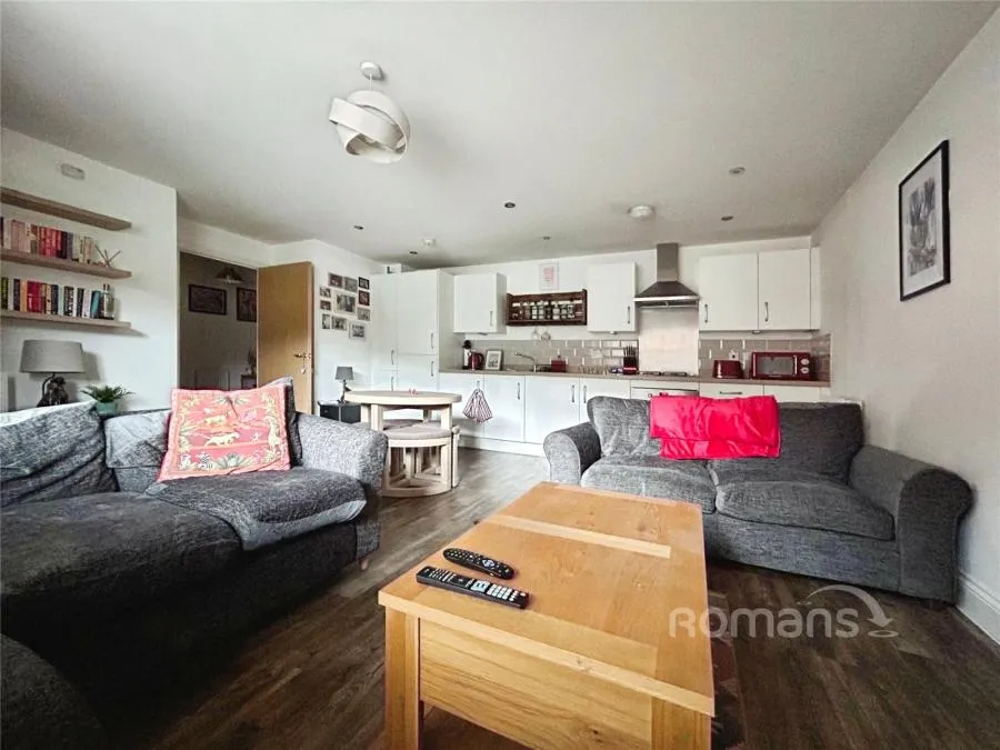 Carter Court, Hook, RG27, photo 2