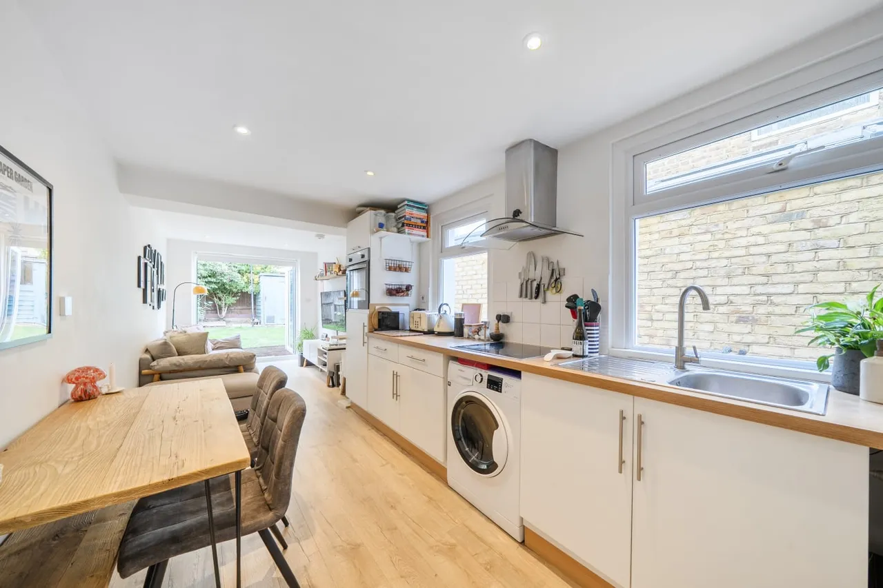 2 bed flat for sale — Burford Road, London, SE6