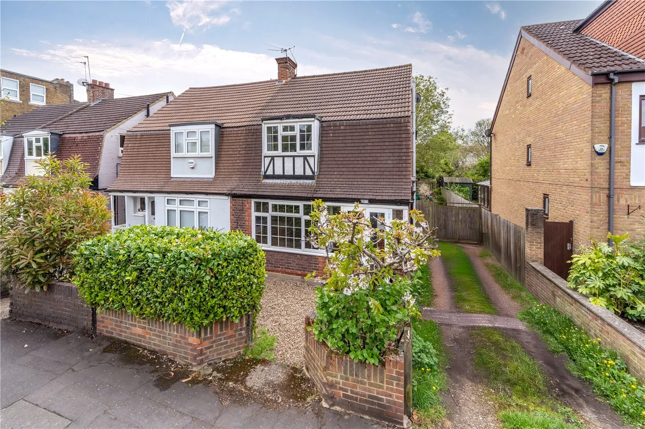 3 bed house for sale — Connaught Road, Teddington, TW11 0QF