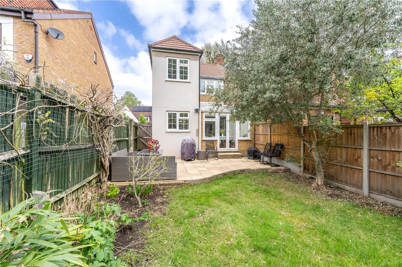 Connaught Road, Teddington, TW11 0QF, photo 13