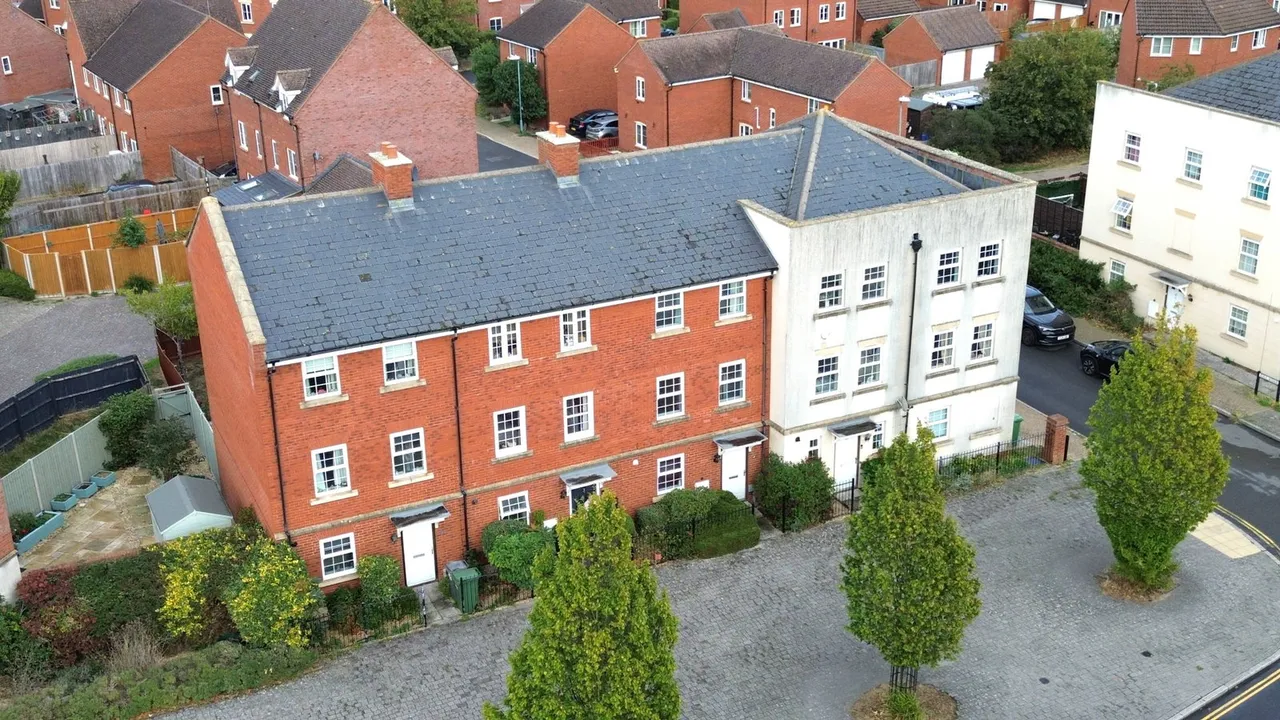 3 bed house for sale, Typhoon Way, Brockworth, GL3