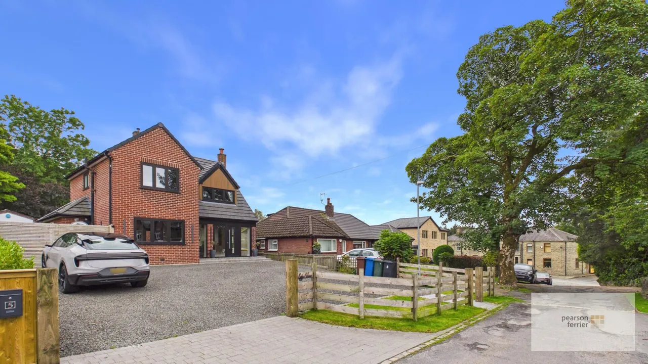 3 bed house for sale — Esk Avenue, Edenfield, Ramsbottom, BL0 0JA