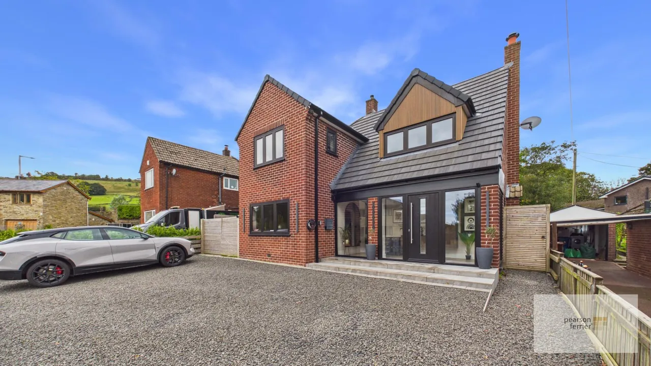 Esk Avenue, Edenfield, Ramsbottom, BL0 0JA, photo 2