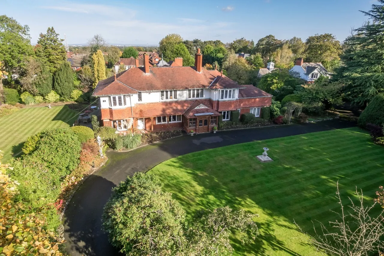 7 bed property for sale, Harrop Road, Hale, WA15